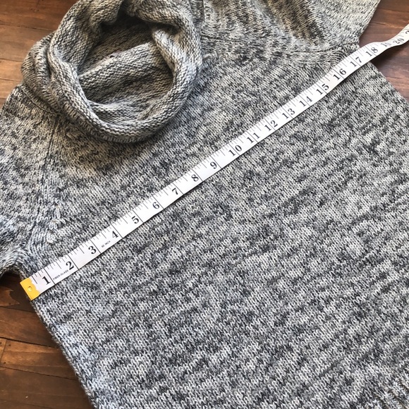 Athleta Traverse City merino wool cowl neck sweater in a marled gray color - Picture 11 of 12